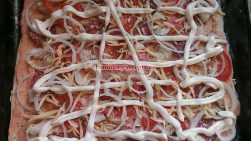 Пицца с луком сыром и колбасой. Пицца с колбасой и луком 27 Пицца с луком сыром и колбасой. Пицца с колбасой и луком 27