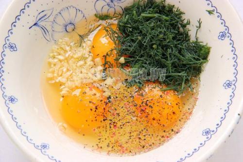 Жареная картошка с сосисками и сыром. Ленивая пицца: жареная картошка с сосисками под омлетом и сыром