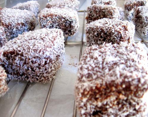 Шоколадно кокосовые пирожные. Кокосовые пирожные с шоколадом