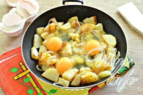 Картошка жареная с сыром и яйцом. Жареная картошка с яйцом 11