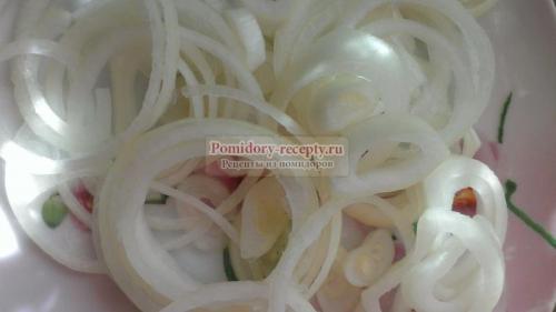 Пицца с луком сыром и колбасой. Пицца с колбасой и луком 17 Пицца с луком сыром и колбасой. Пицца с колбасой и луком 17