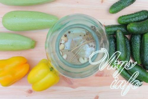 Ассорти с кабачками и цветной капустой на зиму. Овощное ассорти —, как мариновать огурцы с помидорами, цветной капустой, кабачком и болгарским перцем 15