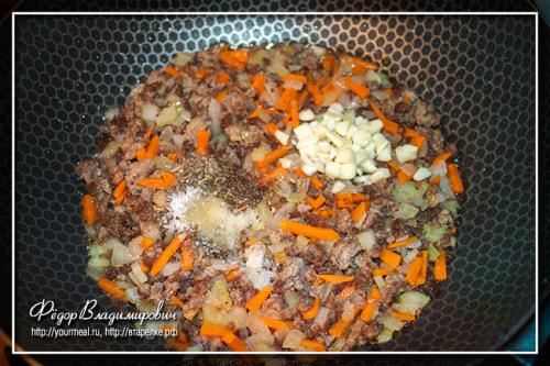 Паста с фаршем и красной фасолью. Итальянский густой овощной суп с фаршем, пастой и фасолью