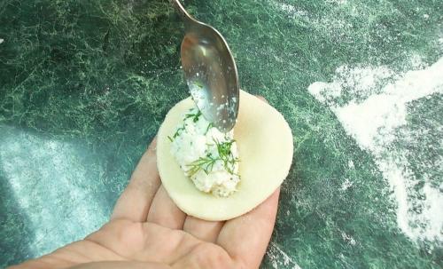 Вареники с творогом и укропом