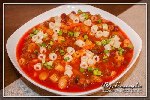 Паста с фаршем и красной фасолью. Итальянский густой овощной суп с фаршем, пастой и фасолью