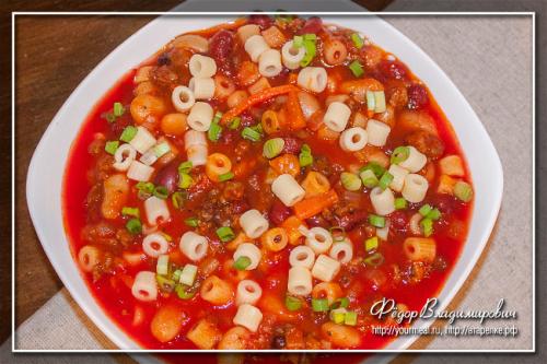 Паста с фаршем и красной фасолью. Итальянский густой овощной суп с фаршем, пастой и фасолью