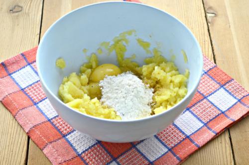 Оладьи из картофельного пюре без яиц. Классические оладьи из картофельного пюре с зеленью