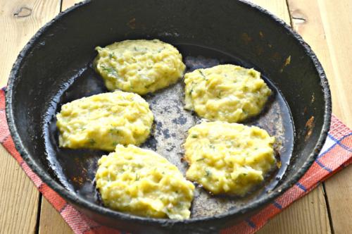 Оладьи из картофельного пюре без яиц. Классические оладьи из картофельного пюре с зеленью