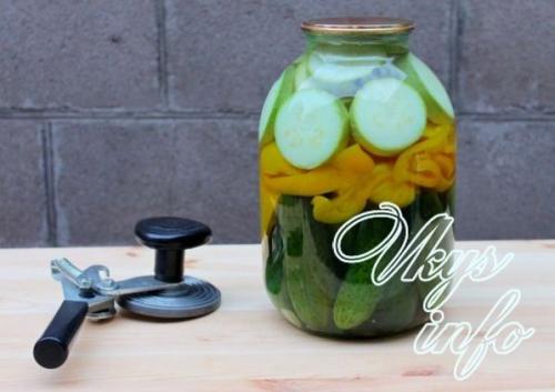 Ассорти с кабачками и цветной капустой на зиму. Овощное ассорти —, как мариновать огурцы с помидорами, цветной капустой, кабачком и болгарским перцем 23