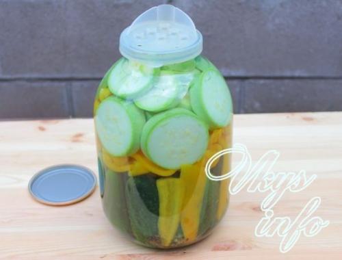 Ассорти с кабачками и цветной капустой на зиму. Овощное ассорти —, как мариновать огурцы с помидорами, цветной капустой, кабачком и болгарским перцем 20