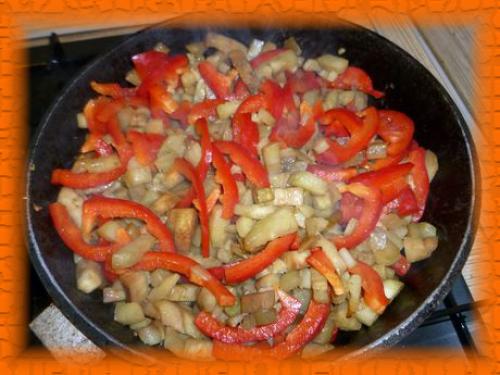 Баклажаны с помидорами и сыром на сковороде. Рецепт 5: жареные баклажаны с перцем помидорами (пошагово)