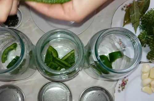 Консервация огурцов в литровых банках без стерилизации. Консервирование огурцов в литровых банках