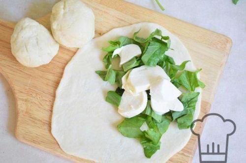 Чебуреки с плавленым сыром. Рецепт 3: чебуреки с сыром и зеленью (с фото)