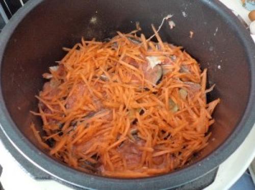 Тушеный лосось с овощами. Лосось по-монастырски