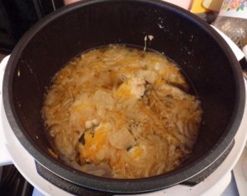 Тушеный лосось с овощами. Лосось по-монастырски