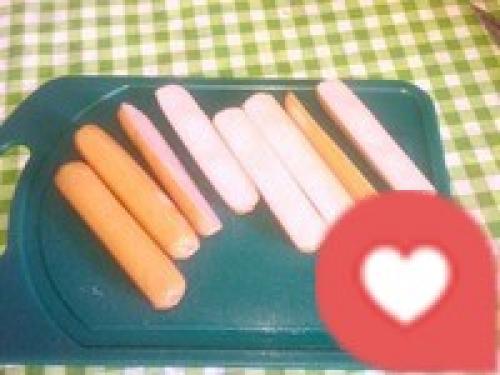 Сосиска в тесте с кетчупом и майонезом. Сосиски в тесте с кетчупом и майонезом 01