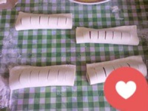 Сосиска в тесте с кетчупом и майонезом. Сосиски в тесте с кетчупом и майонезом 06