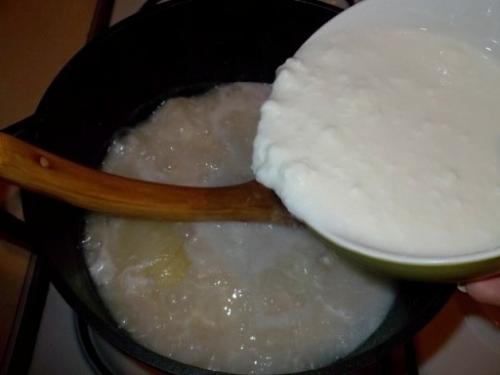 Суп из мацони с рисом и зеленью. Грузинский суп с мацони. Рецепт