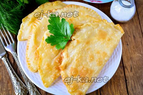 Какой сыр в чебуреках. Домашние чебуреки с сыром