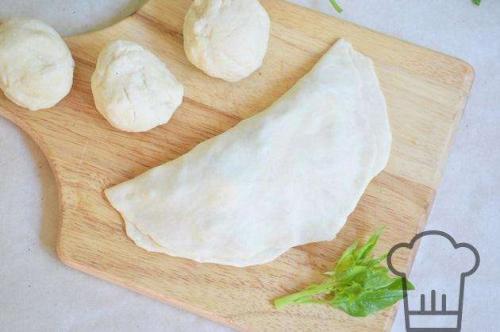 Чебуреки с плавленым сыром. Рецепт 3: чебуреки с сыром и зеленью (с фото)