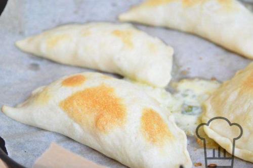Чебуреки с плавленым сыром. Рецепт 3: чебуреки с сыром и зеленью (с фото)