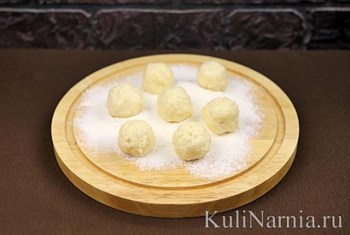 Сырные шарики из моцареллы. Сырные шарики из твердого сыра рецепт