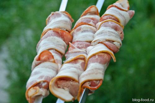 Шашлык рулетики с беконом. Шашлык в беконе