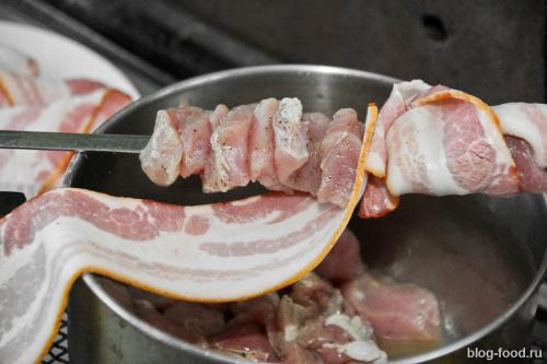 Шашлык рулетики с беконом. Шашлык в беконе