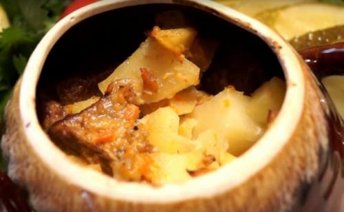 Сочная свинина с картошкой в духовке. Картошка в горшочках со свининой в духовке по-домашнему