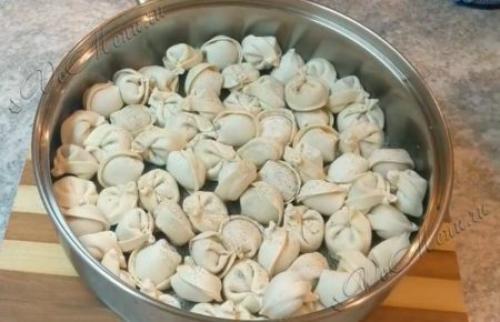 Пельмени с яйцами на сковороде. 15