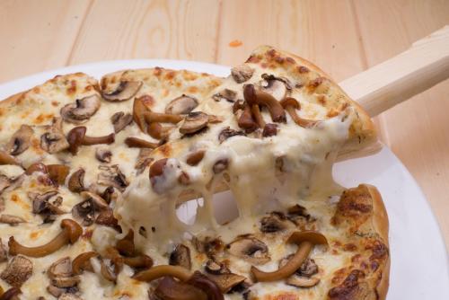 Тесто для пиццы с любой начинкой. Быстрая дрожжевая пицца 09 Тесто для пиццы с любой начинкой. Быстрая дрожжевая пицца 09