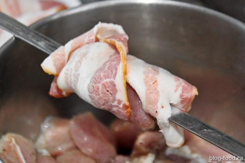 Шашлык рулетики с беконом. Шашлык в беконе