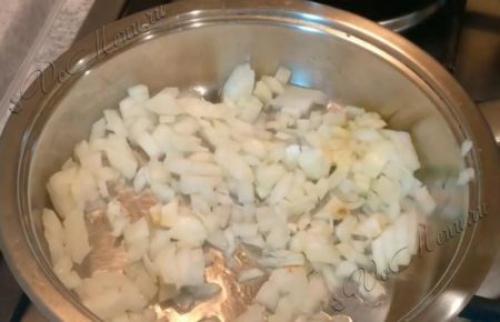 Пельмени с яйцами на сковороде. 13