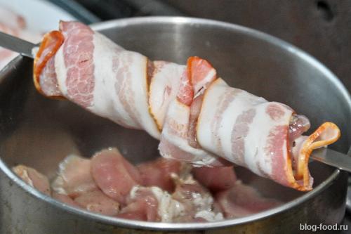 Шашлык рулетики с беконом. Шашлык в беконе