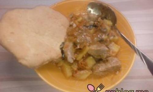 Рецепт мясо по-монастырски. Свинина в горшочках по-монастырски под слойкой