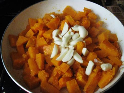 Тыква с чесноком тушеная. 07