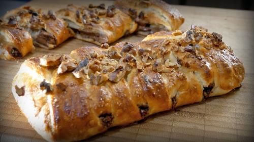 Косичка из слоеного теста с шоколадом. Слойки с шоколадом и орехами