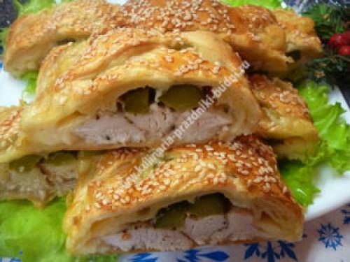 Пирог косичка из слоеного теста. Пирог из слоеного теста с курицей