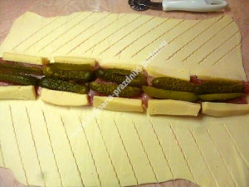 Пирог косичка из слоеного теста. Пирог из слоеного теста с курицей