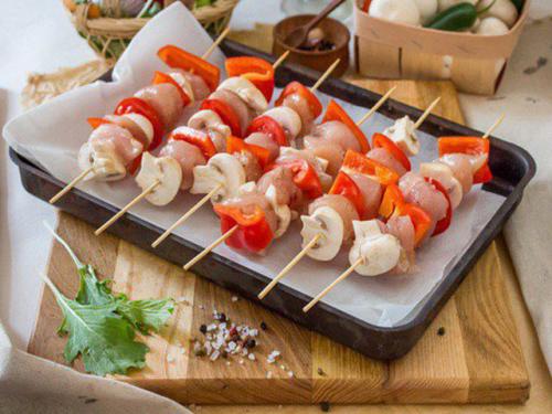 Шашлык из курицы в духовке на решетке. Куриные шашлычки, запеченные в духовке с овощами