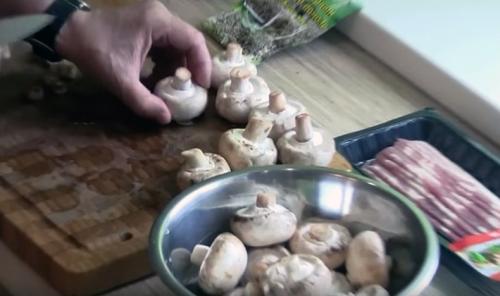 Рецепты блюд с беконом и грибами. Шампиньоны с беконом: рецепты изысканных блюд