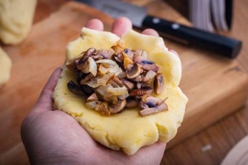 Картофельные зразы с грибами и сыром. Картофельные зразы с грибами в духовке