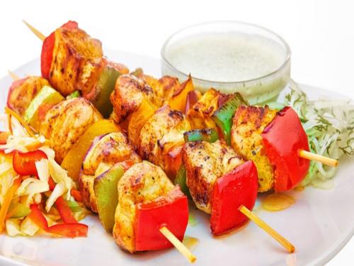 Шашлык из курицы в духовке на решетке. Куриные шашлычки, запеченные в духовке с овощами