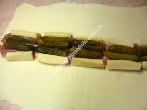 Пирог косичка из слоеного теста. Пирог из слоеного теста с курицей