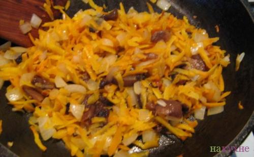 Кальмары с грибами запеченные с сыром. Кальмары, фаршированные грибами, запеченные в сливках под сырной корочкой