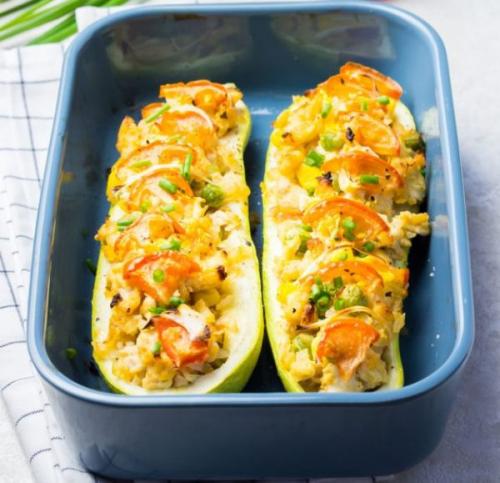 Горбуша с кабачками запеченная. Горбуша, запеченная с зеленым луком и кабачком