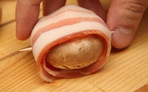 Шампиньоны с беконом на мангале. Готовим гарнир на костре с сыром и беконом