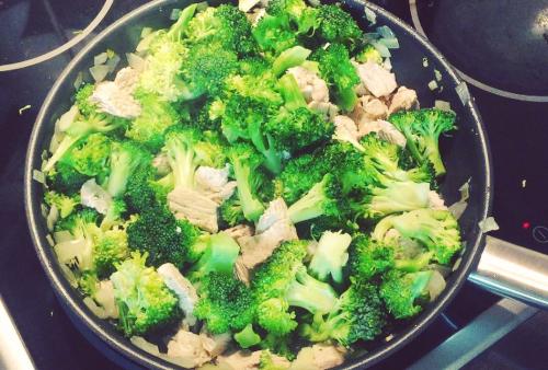 Стафф с курицей и брокколи рецепт. Французский киш с курицей и брокколи: пошаговый фото-рецепт