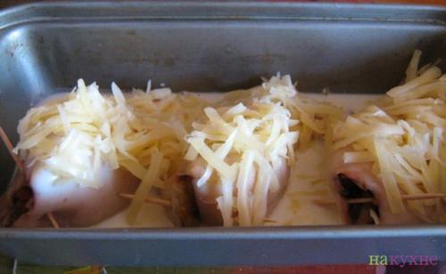 Кальмары с грибами запеченные с сыром. Кальмары, фаршированные грибами, запеченные в сливках под сырной корочкой