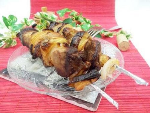 Шашлык на шпажках. Вкусный шашлык в духовке на шпажках из свинины — пальчики оближешь